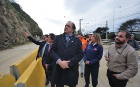 FOTO CON MINISTRO PODUJE EN AVENIDA ESPAÑA